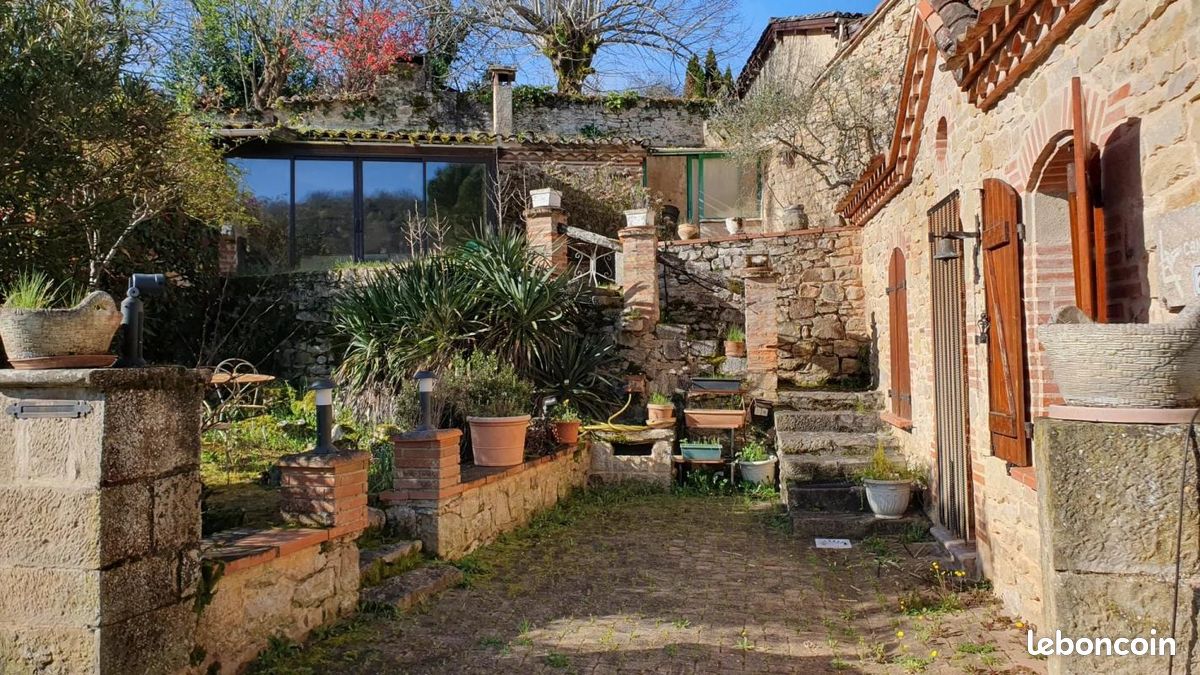 Maison 3 pièces 120 m² · à Puycelsi · 120 m² · 135 000 €