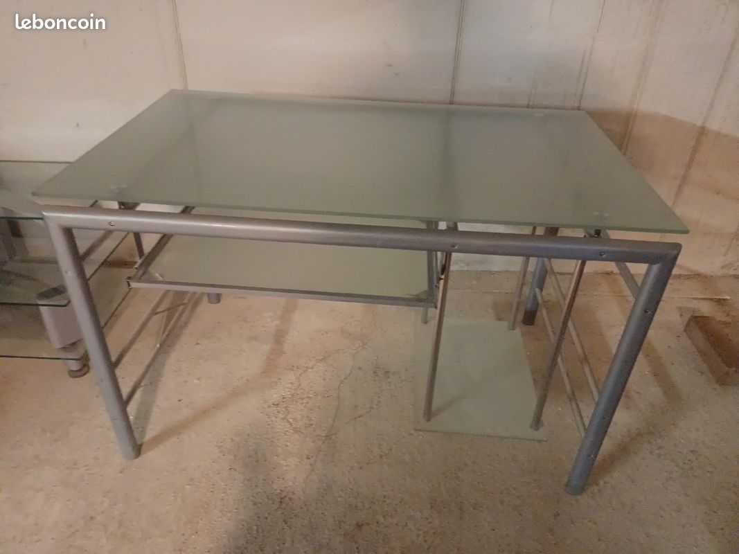 Bureau (image 1)