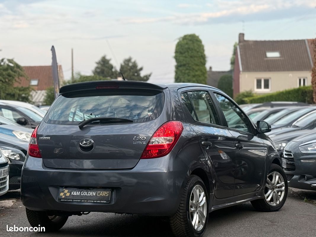 Hyundai i20 / 1.4 CRDi 90Ch / 6 Vitesses / Série WAVE / 133 481Kms / Clim / Jantes (image 9)