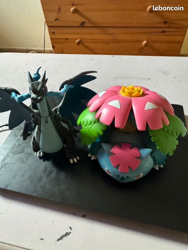 Figurine dracaufeu et florizarre (image 1)