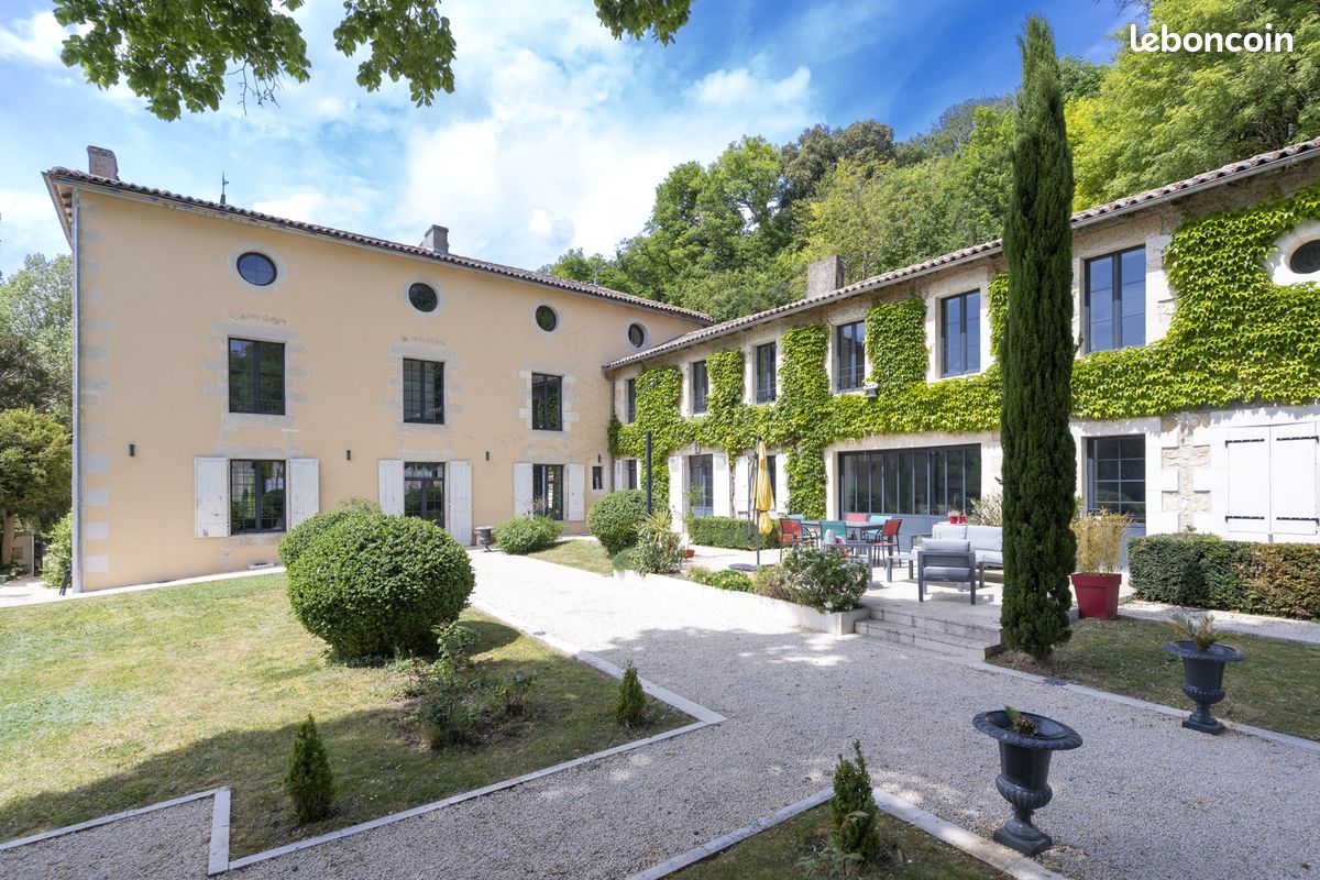 Maison 10 pièces 479 m² · à Ligugé · 479 m² · 1 399 000 €