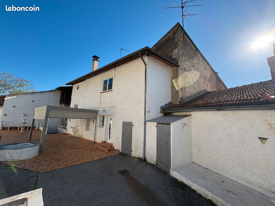 Maison 5 pièces 184 m² · à Saint-Marcellin · 184 m² · 160 000 €
