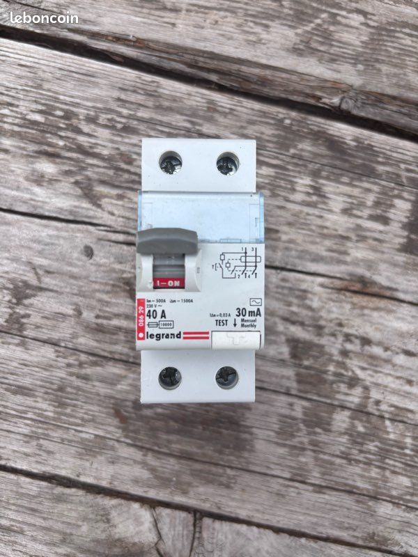 Interrupteur différentiel Legrand 40A 30mA (image 1)