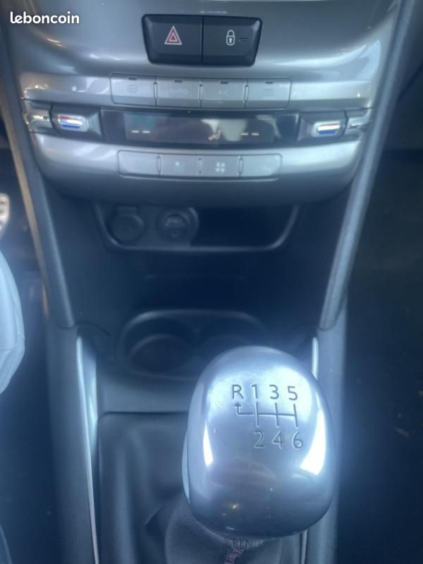 Peugeot 208 SERIE LIMITEE XY (image 9)