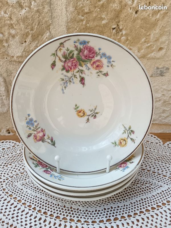 6 assiettes semi creuses porcelaine de Limoges roses (image 1)