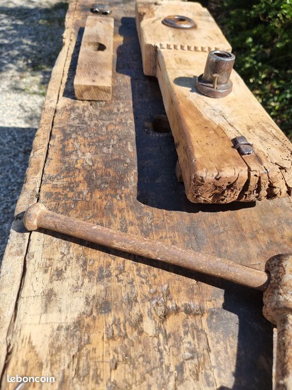 Établi ancien bois massif 236 cm avec étau – robuste – atelier ou déco (image 4)