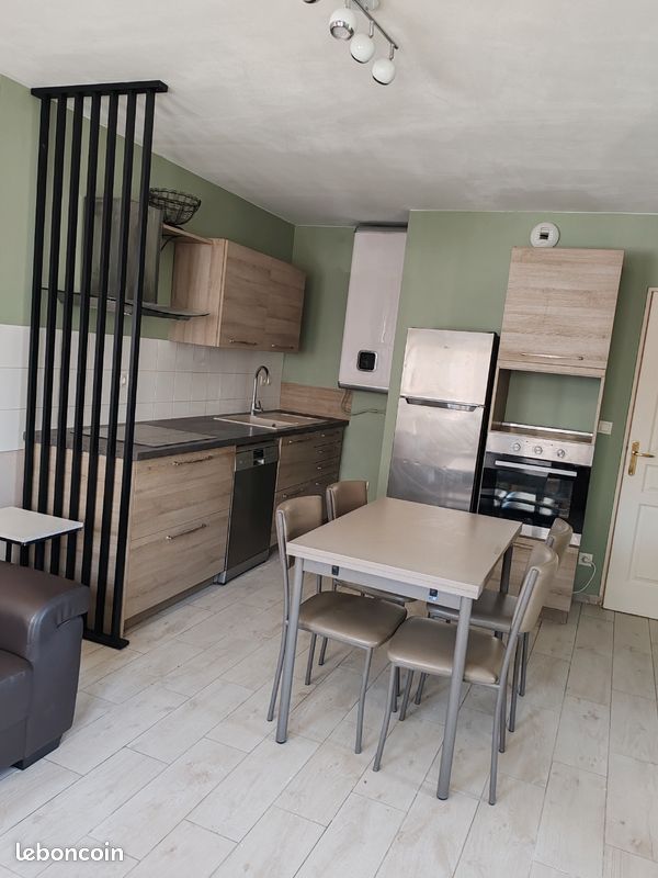 Appartement 3 pièces 50 m² · à Vénissieux · 50 m² · 990 €/mois
