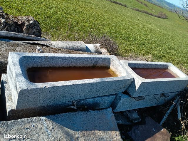 Auges en granit (image 1)