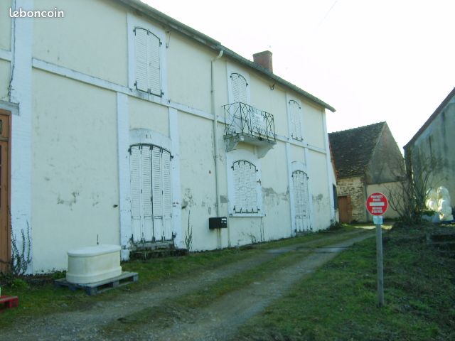 Maison 11 pièces 200 m² · à Louroux-de-Bouble · 200 m² · 69 000 €