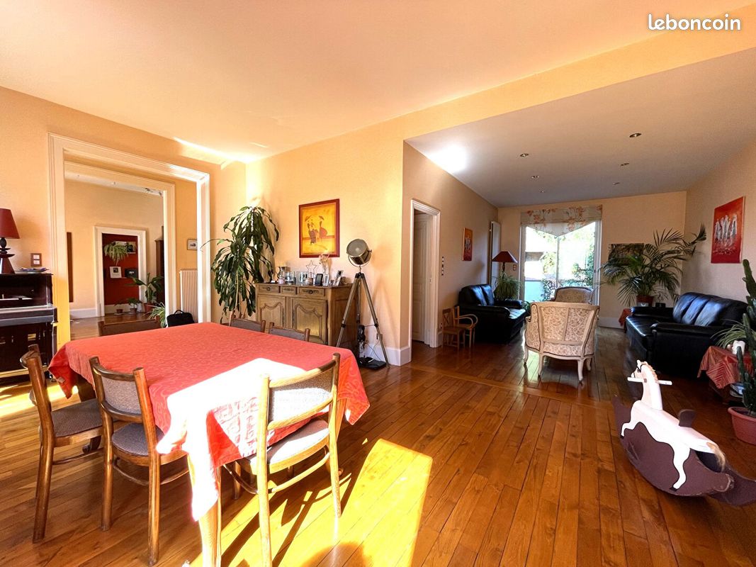 Maison 10 pièces 251 m² · à Montluçon · 251 m² · 249 000 €