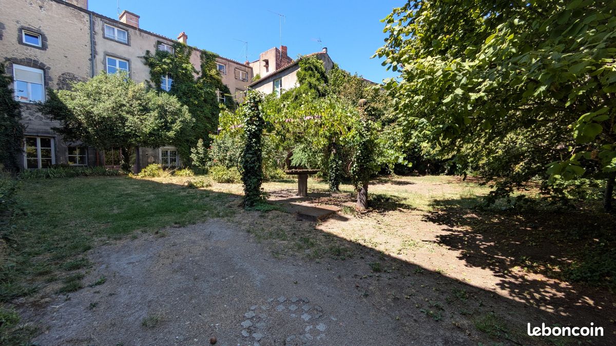 Maison 31 pièces 564 m² · à Riom · 564 m² · 449 300 €