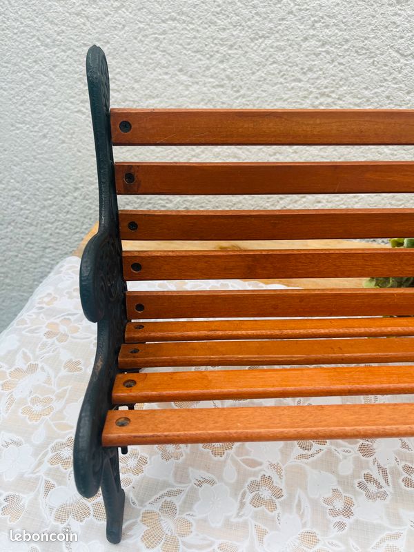 Maisons de poupées - Re18125 - Banc de jardin Maisons de poupées - Re18125 - Banc de jardin