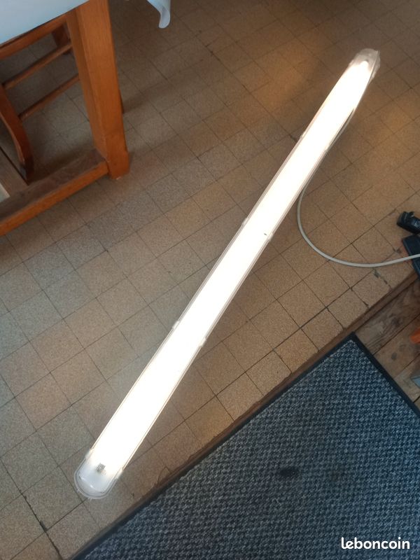 Tube fluo pour atelier, cave, garage, complet avec support (image 2)