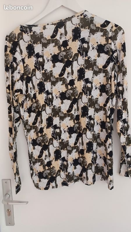 Blouse d'été imprimée
Porté deux ou trois fois
Manches mi-courtes un peu volantées
Col rond
Vendu non repassé
Étiquettes de description supprimées lors de l'achat
Plus de détails à la demande (image 4)