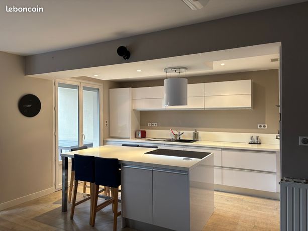 Superbe Appt T4 meublé de 93m² avec terrasse de 28 m² et jardin de 130 m² à Blagnac 1 400 Charges comprises