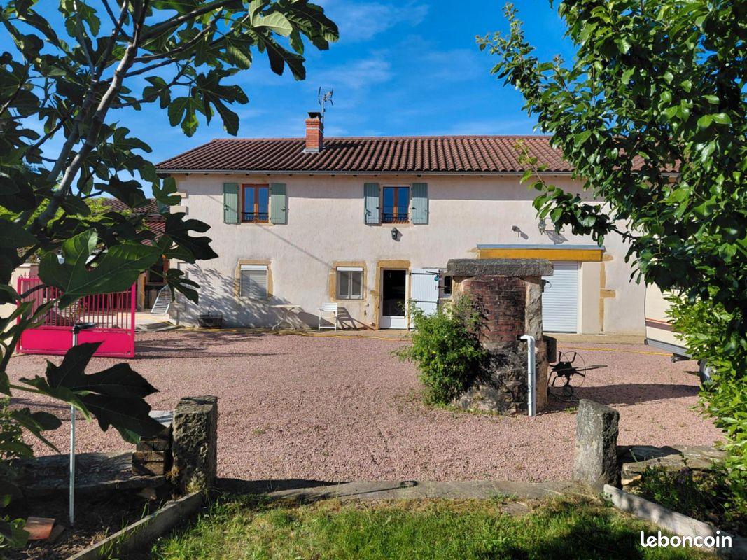 Maison 8 pièces 202 m² · à Charlieu · 202 m² · 294 000 €
