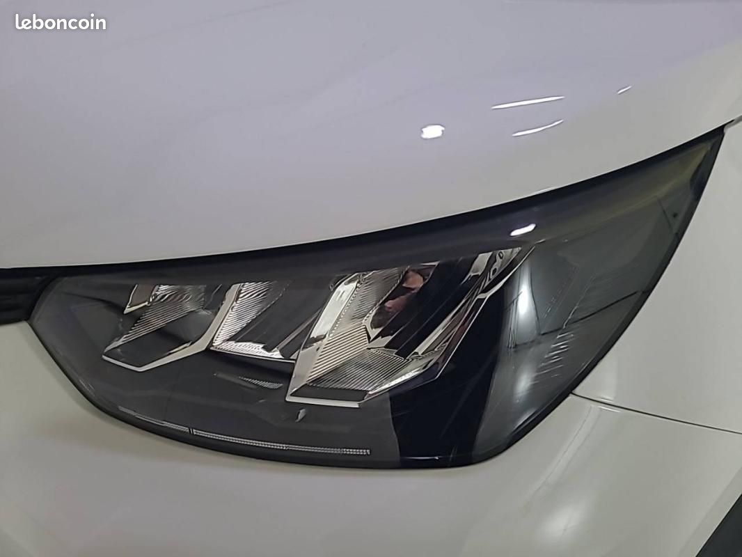 Peugeot 2008 PureTech 130 S&S EAT8 - Style (image 16)