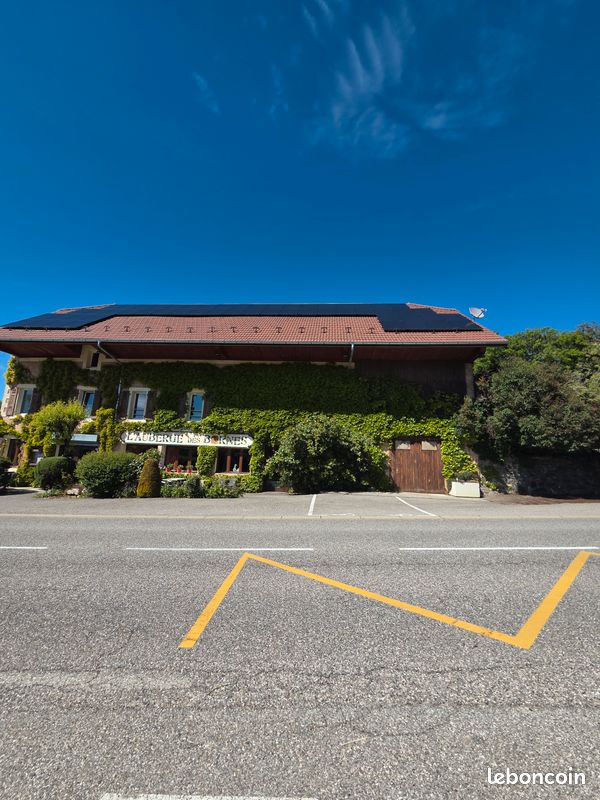 Local commercial 3 pièces 70 m² · à Menthonnex-en-Bornes · 70 m² · 1 700 €