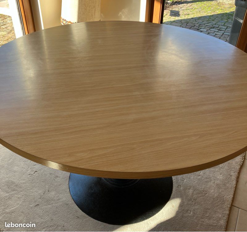 Table ronde tulipe (image 1)