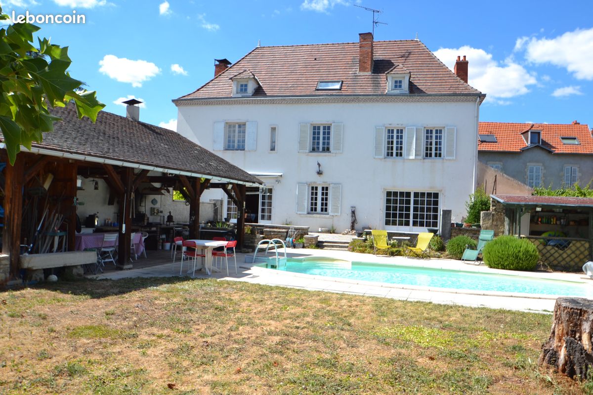 Maison 9 pièces 275 m² · à Gannat · 275 m² · 325 000 €