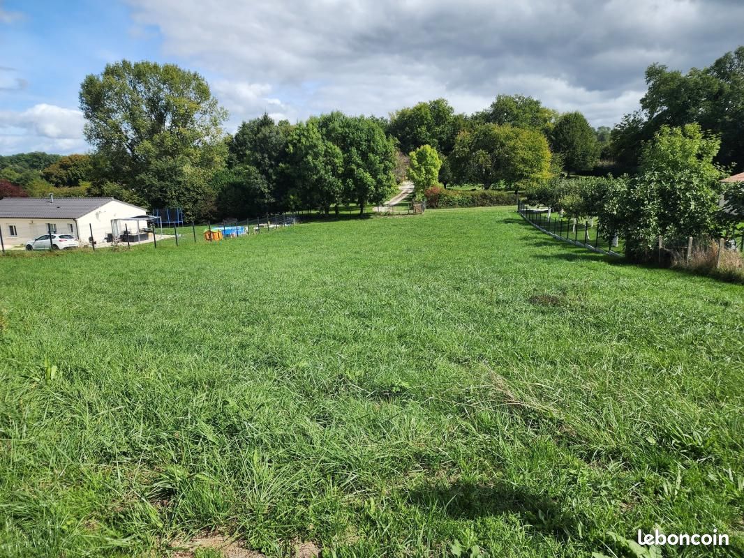 Terrain 1 749 m² Mensignac · 31 000 €
