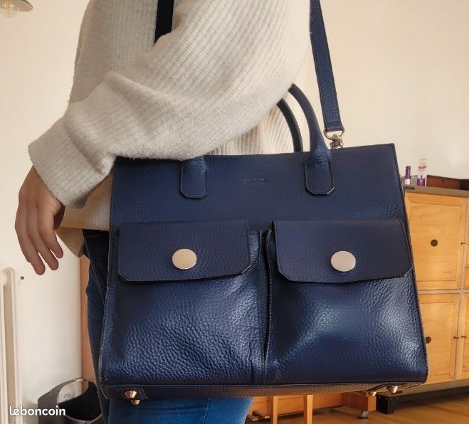 Sac bleu en cuir véritable excellente état Accessoires Bagagerie
