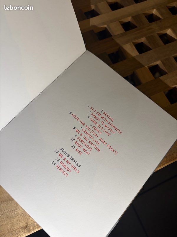 Album revival selena gomez signé (image 3)
