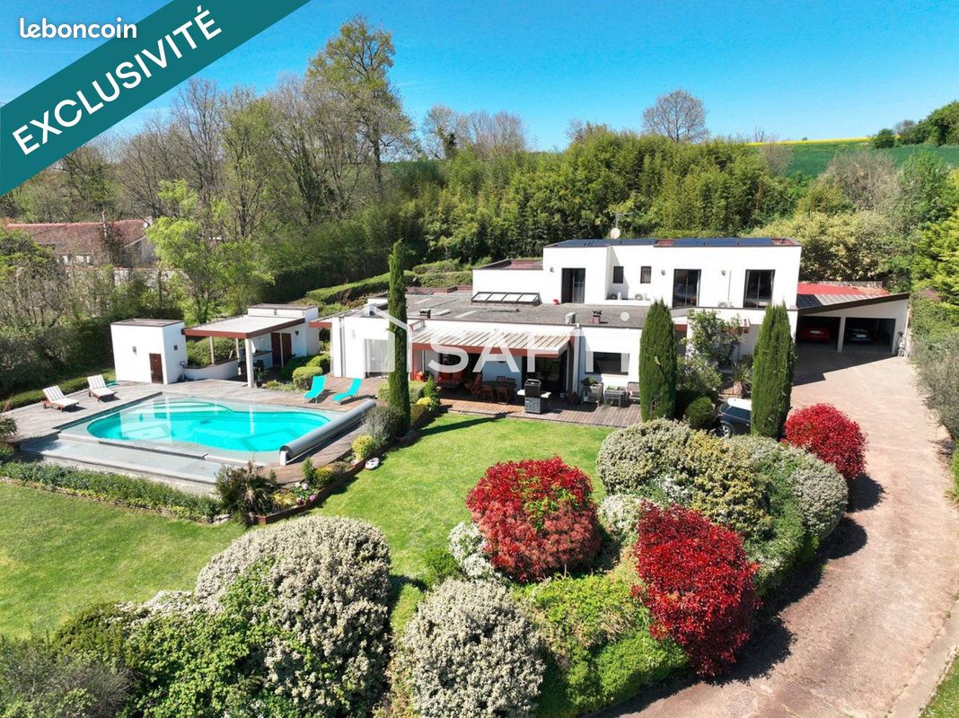 Maison 8 pièces 330 m² · à Mondavezan · 330 m² · 695 000 €