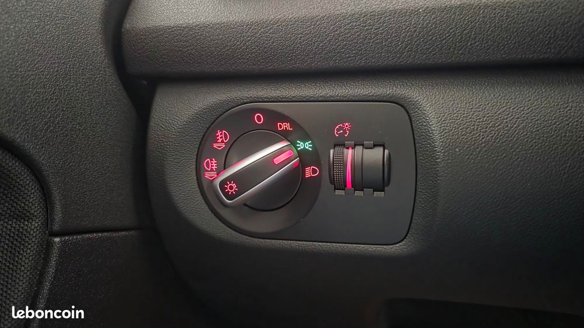 Audi a3 sportback 2.0 tdi 140 exclusive line - sieges chauffant / regulateur vitesse / distri ok (image 24)