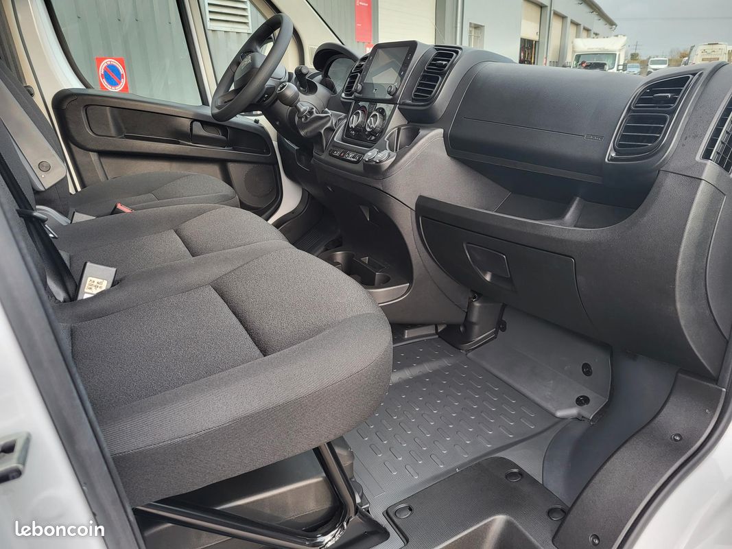FIAT DUCATO MY26 L-H2 ( L3H2 ) 3.5 FOURGON 140 CH PACK TECHNO 7’’ CABINE APPROFONDIE FIXE 07 PLACES NEUF avec HABILLAGE BOIS COMPLET + CAMÉRA DE RECUL + SUSPENSION RENFORCÉE ( Prix Vente 34 990 HT ) (image 6)