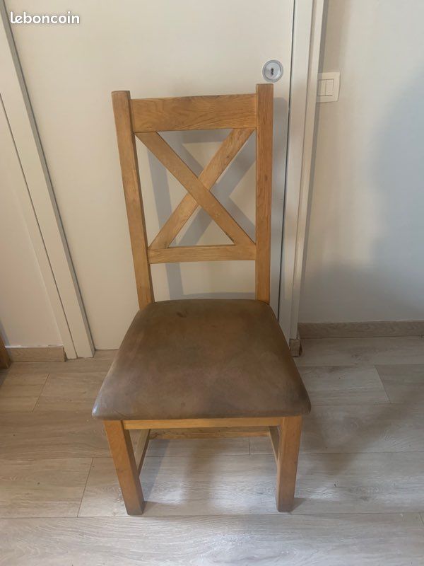 Vends chaise en chêne d’occasion. Valeur neuve 300euros, vendues 150 euros pièces.Les 6 laissées à 850 euros (image 3)