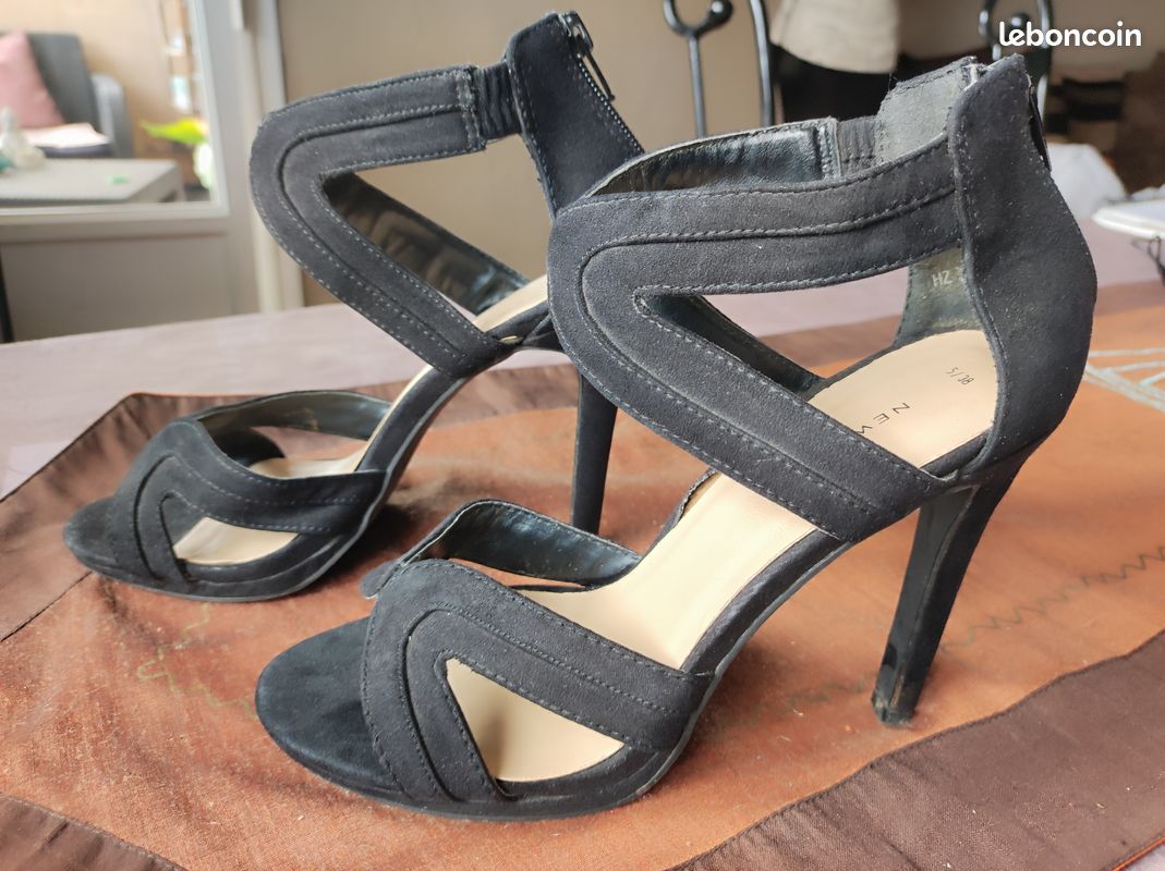 Escarpins New Look - Talons Hauts En Daim Noir - Occasion - Pour Femme