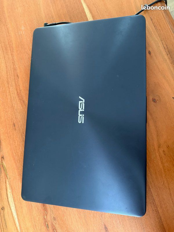 Asus vivobook17 (image 2)