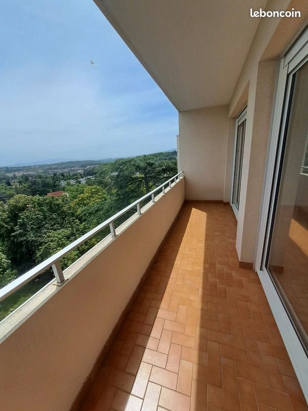 Appartement 3 pièces 70 m² · à Saint-Genis-Laval · 70 m² · 1 300 €