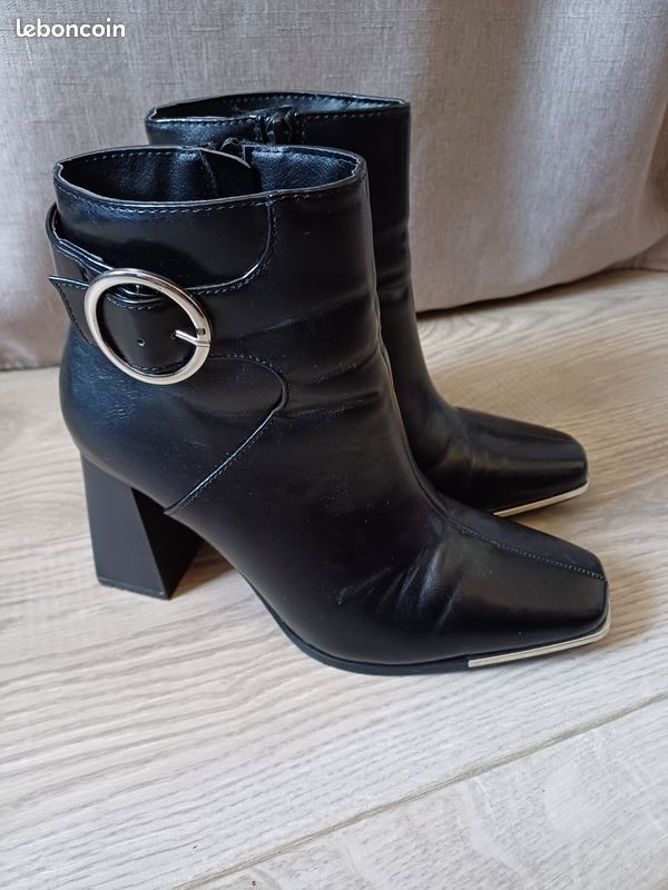 Bottines noires en cuir Pimkie Boucles et pointes argentées cm