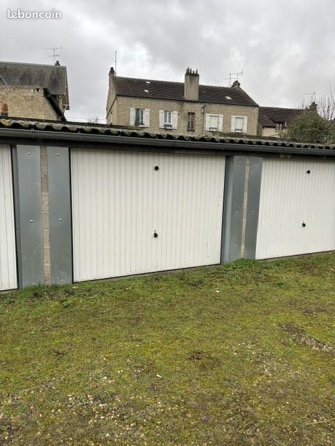 Garage/box Persan · 75 €/mois