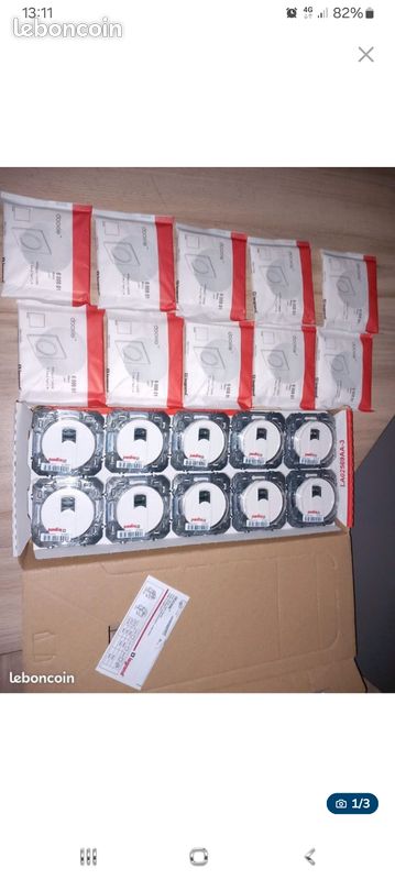Lot de 10 prises RJ45 neuves Legrand dooxie avec plaques de finition - Bricolage