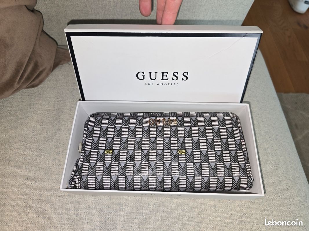 Portefeuilles GUESS (image 1)