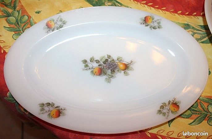 Plat à Beurre Vintage Arcopal - Motif Fruits (pommes, Poires, Raisins) - 18 Cm - Années 20-40