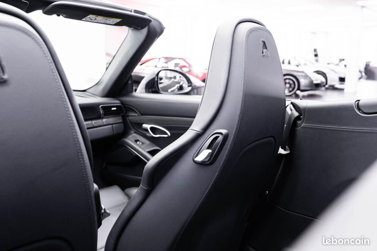 Porsche 911 TURBO CABRIOLET 3.8i S 560 PDK A (image 30)