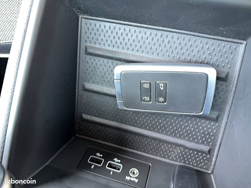 RENAULT Captur E-Tech Plug-in 160 - 21 Intens (image 22)