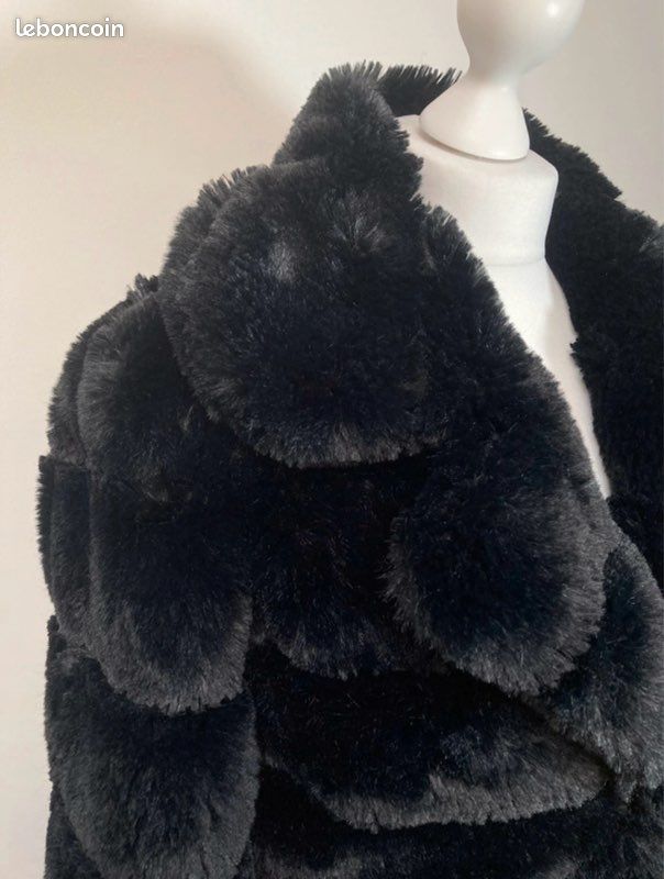 Manteau en fausse fourrure noire Jennyfer taille S Vêtements