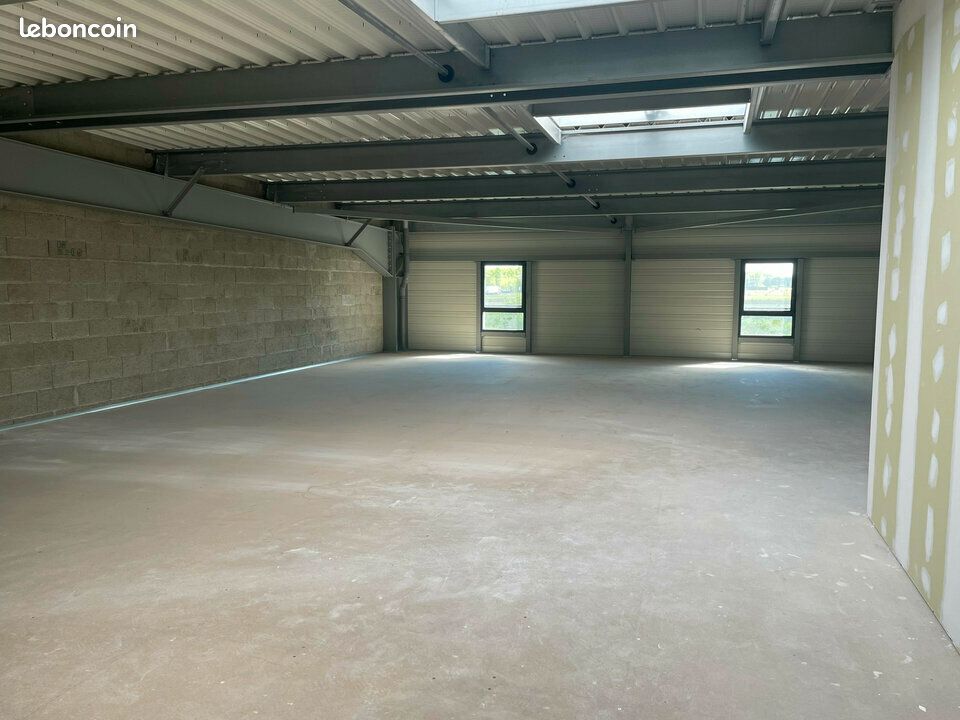 Bureaux 160 m² LA VILLE AUX DAMES (image 1)