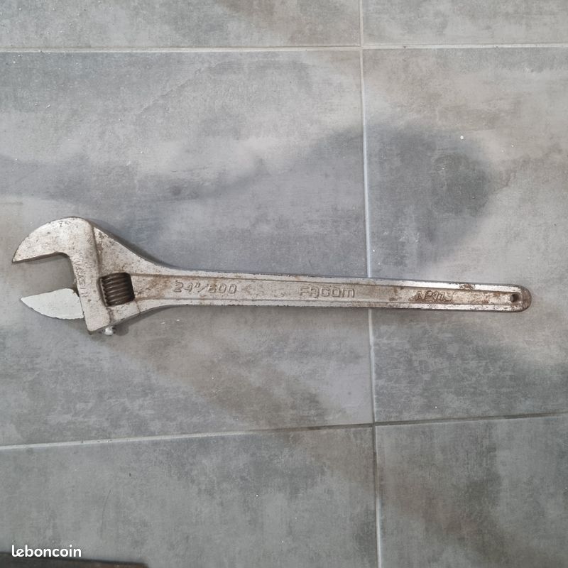 Clé à Molette FACOM 113 – 300 Mm – Occassion, état Moyen