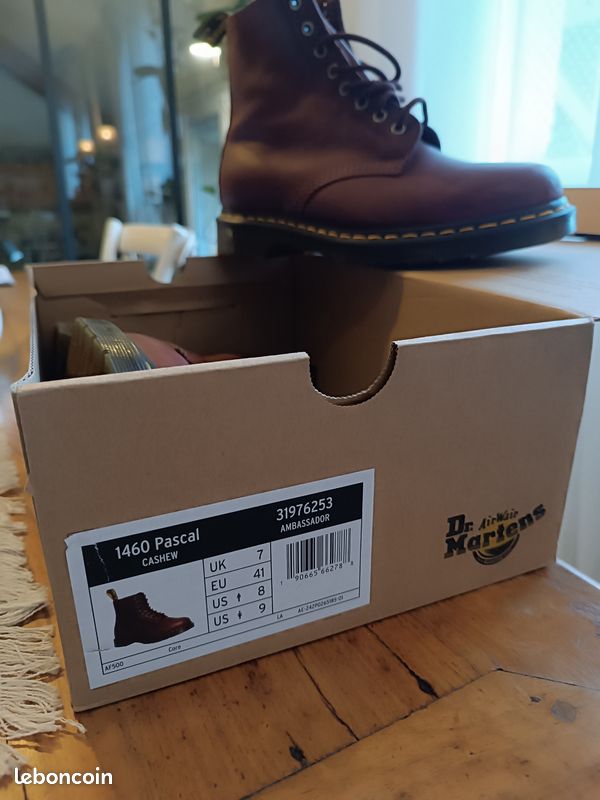 DR MARTENS Neuve 130 Chaussures