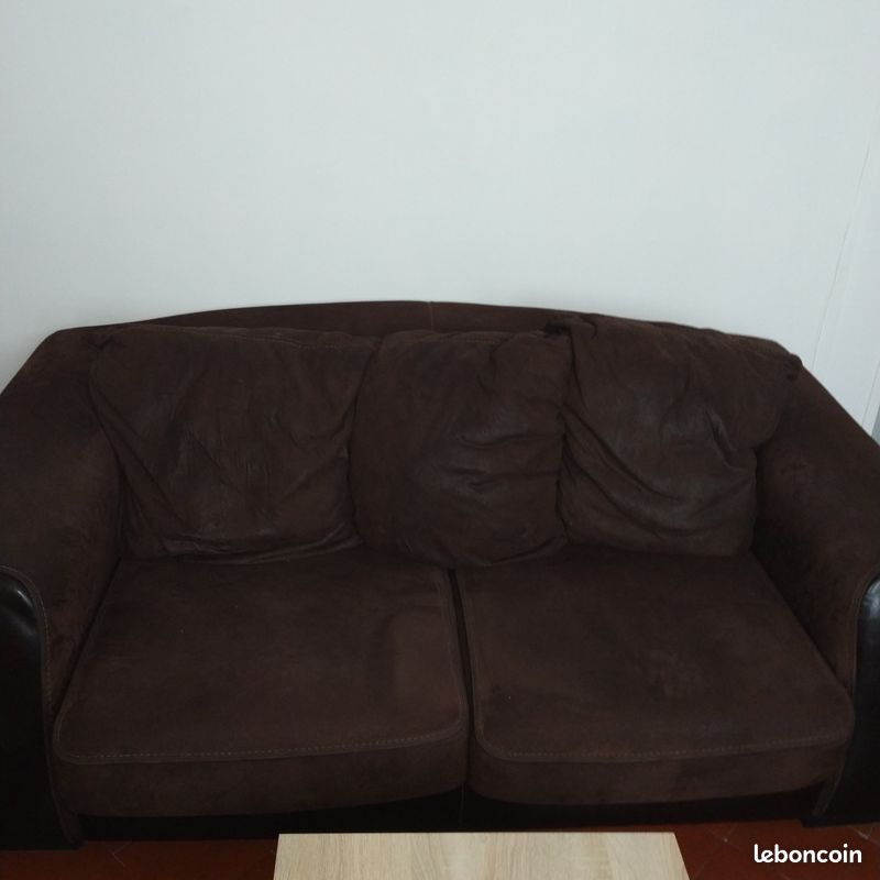 Je vend un canapé e en dain cause déménagement assez urgent (image 1)