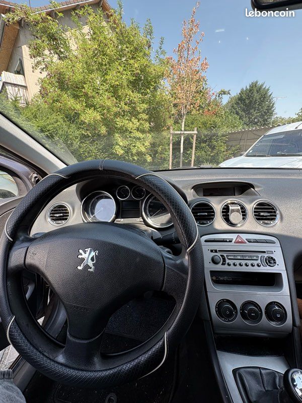 Peugeot 308 (image 2)