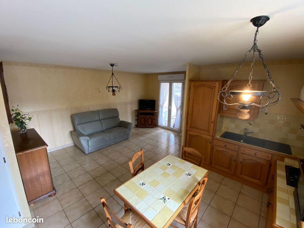 Table en chêne carrelée provençale + 4 chaises paillées (image 1)