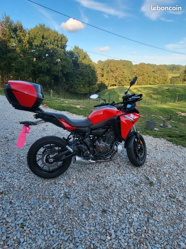 Louer une Yamaha Tracer 700 pour €76 par jour.