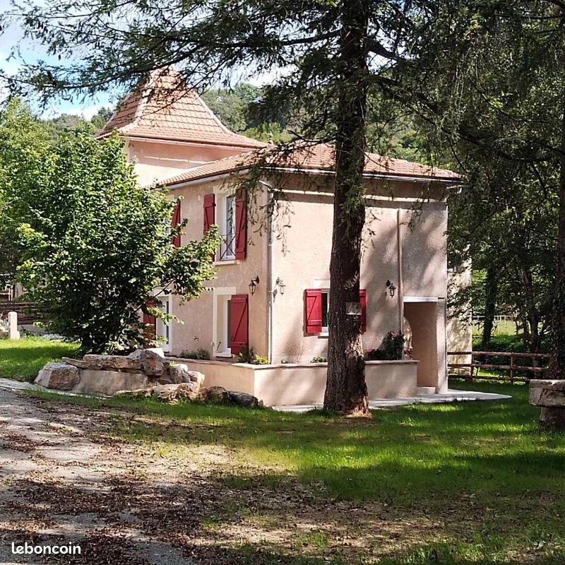 Maison 15 pièces 280 m² · à Saint-Céré · 280 m² · 410 000 €
